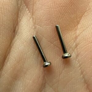 2x Titanium Threadless Labret 2.5mm Base 18g 5/16" (0.8mm 8mm) TITLSL1808 Post